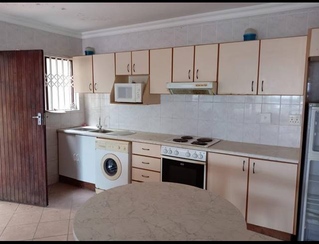 2 BEDROOM APARTMENT FOR SALE IN LAWRENCE ROCKS